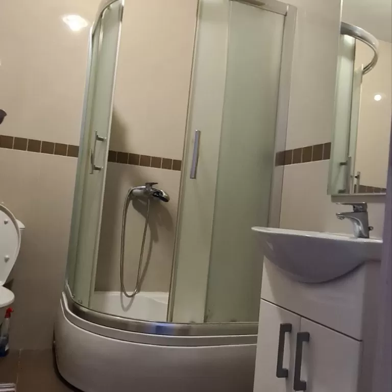 Dio kupatila sa tus kabinom