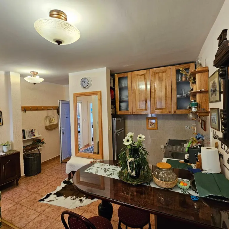 Kuhinja sa trpezarijom