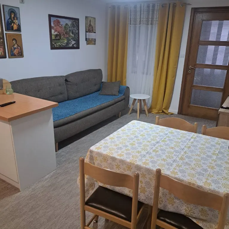 Dnevni boravak sa trpezarijom Dnevni boravak sa trpezarijom