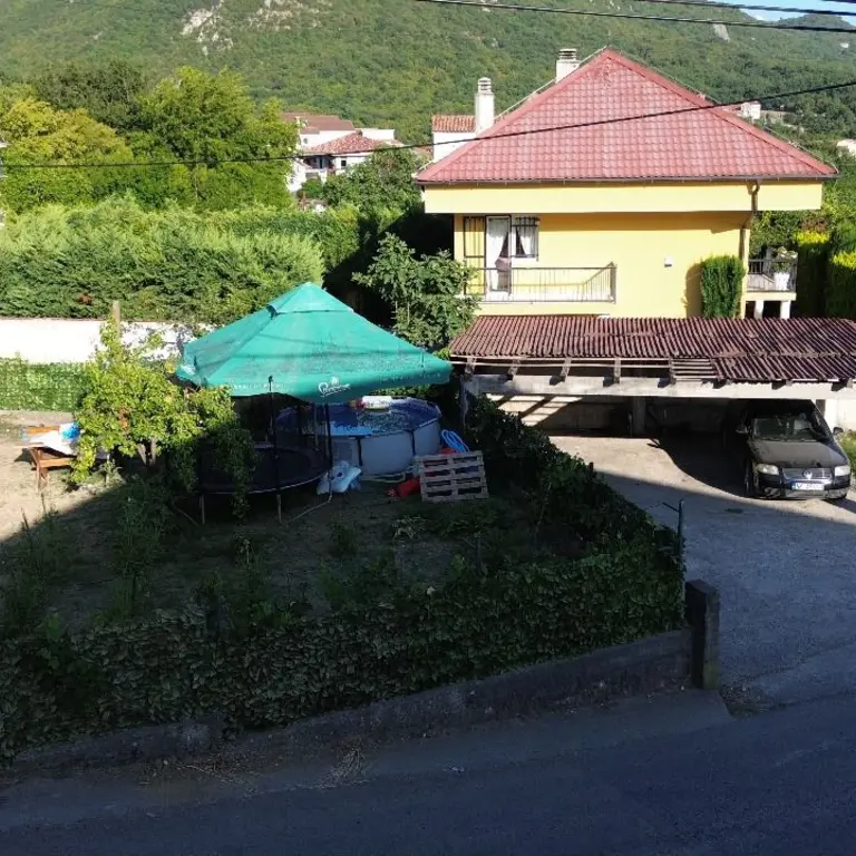 Zemljiste zauzima povrsinu od 308m2