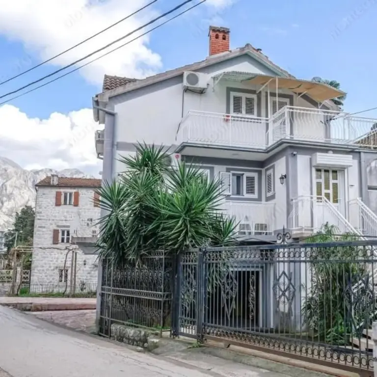 Zauzima  povrsinu od 150m2