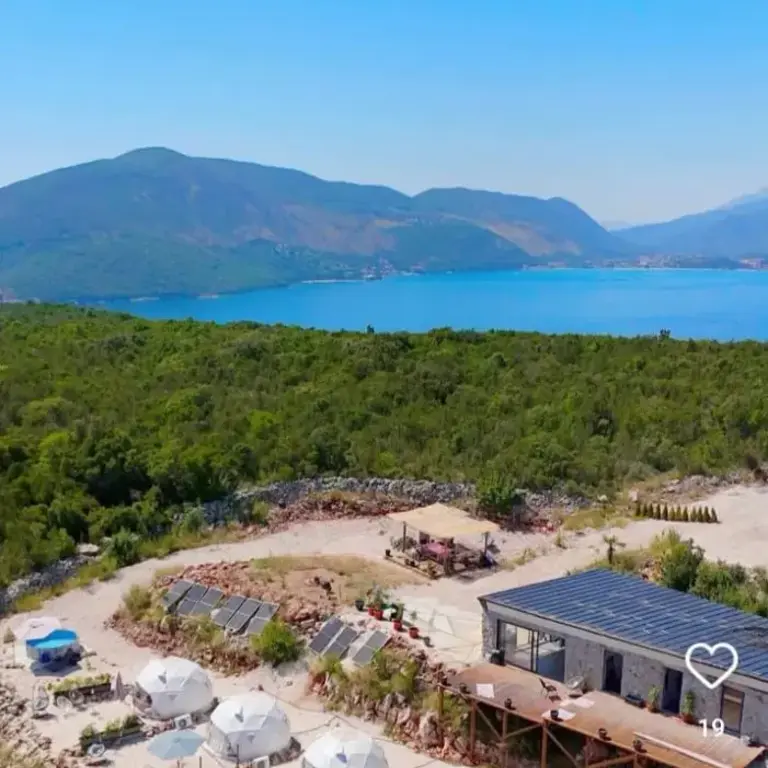 Vila posjeduje pogled na more