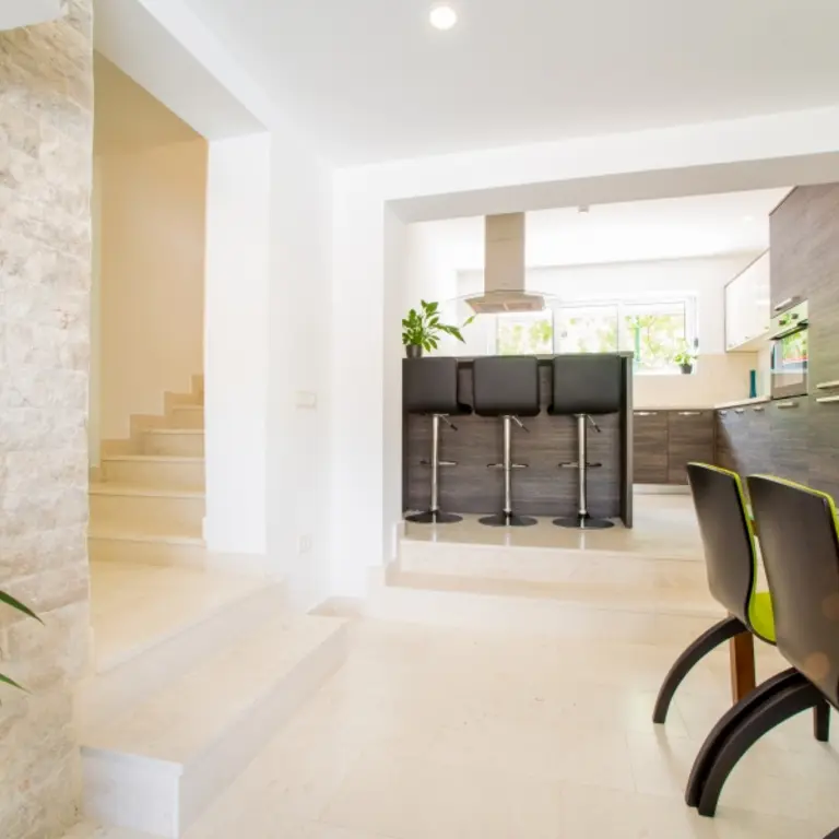 Kuhinja sa trpezarijom