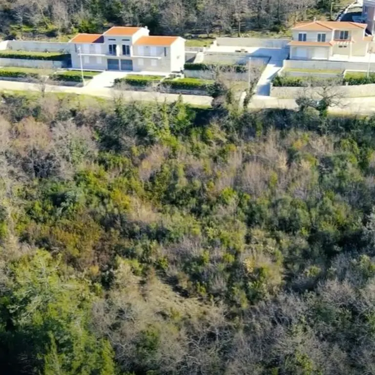 Zemljiste je ravno i pravilnog oblika