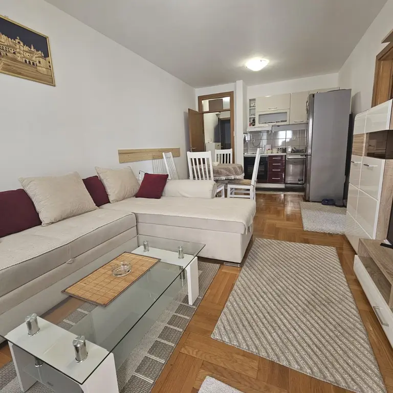 Dnevni boravak posmatrano sa terase