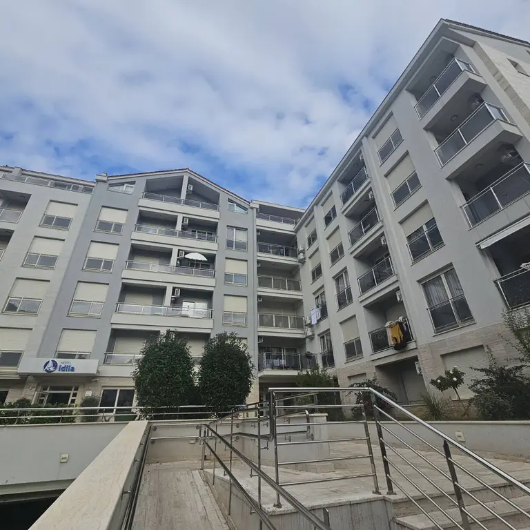 Zgrada u kojoj se stan nalazi