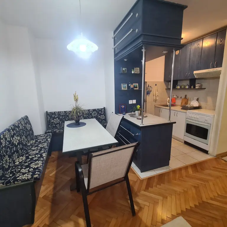 Kuhinja sa trpezarijom