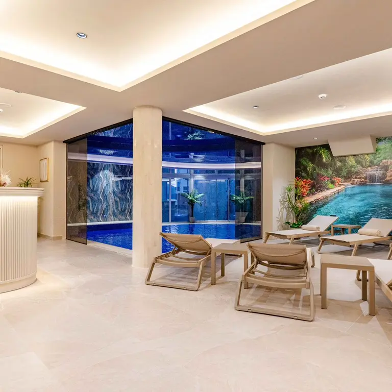 Prostor za relaksaciju kod bazena