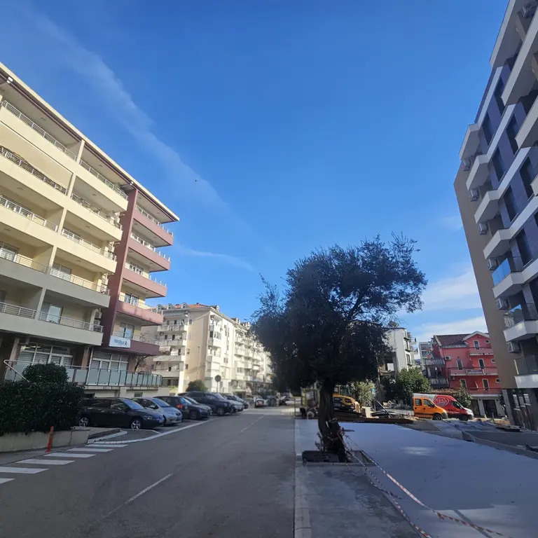 Stan se nalazi u naselju Rozino u blizini fakulteta