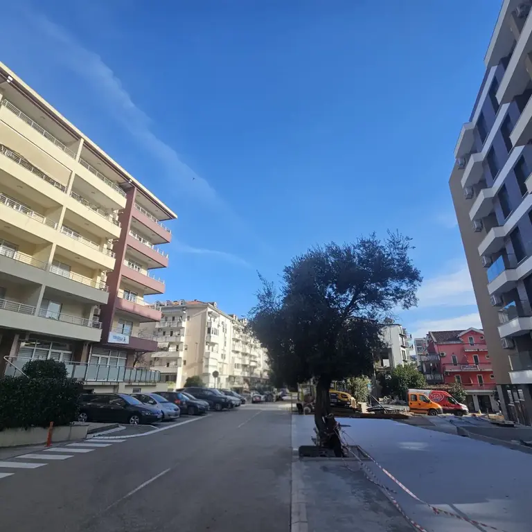 Stan se nalazi u naselju Rozino u blizini fakulteta