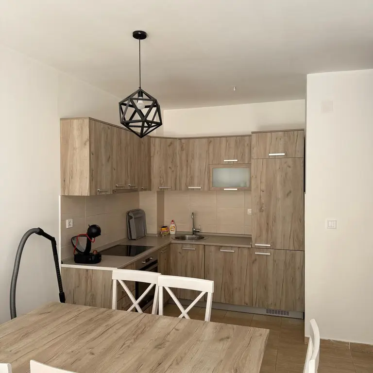 Kuhinja sa trpezarijom