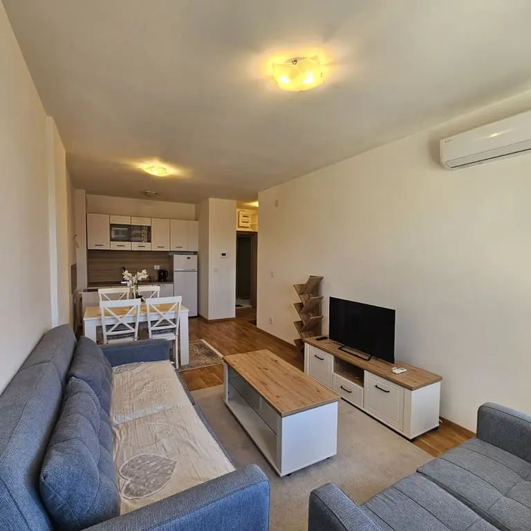 Dnevni boravak posmatrano sa terase