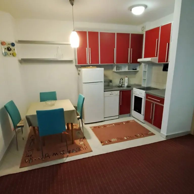 Kuhinja sa trpezarijom