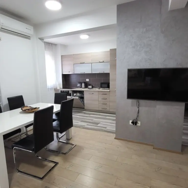 Kuhinja sa trpezarijom