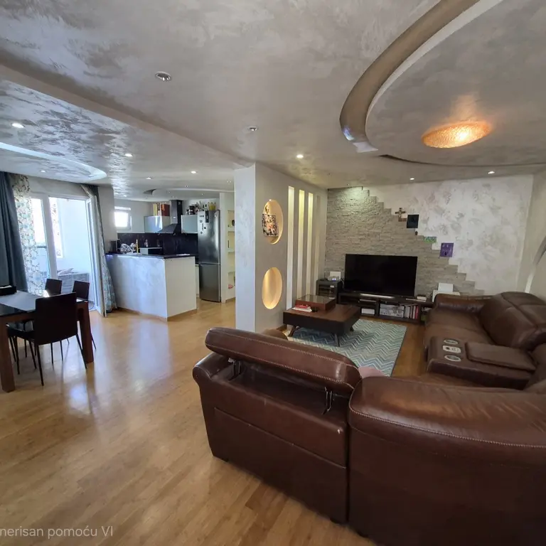 Dnevni boravak sa trpezarijom