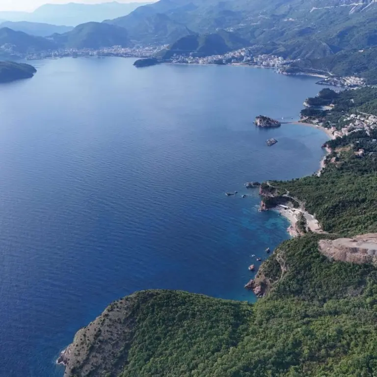 Plac se nalazi na ekskluzivnoj lokaciji u Rezevicima
