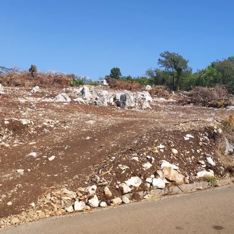 Zemljiste zauzima povrsinu od 4254 m2