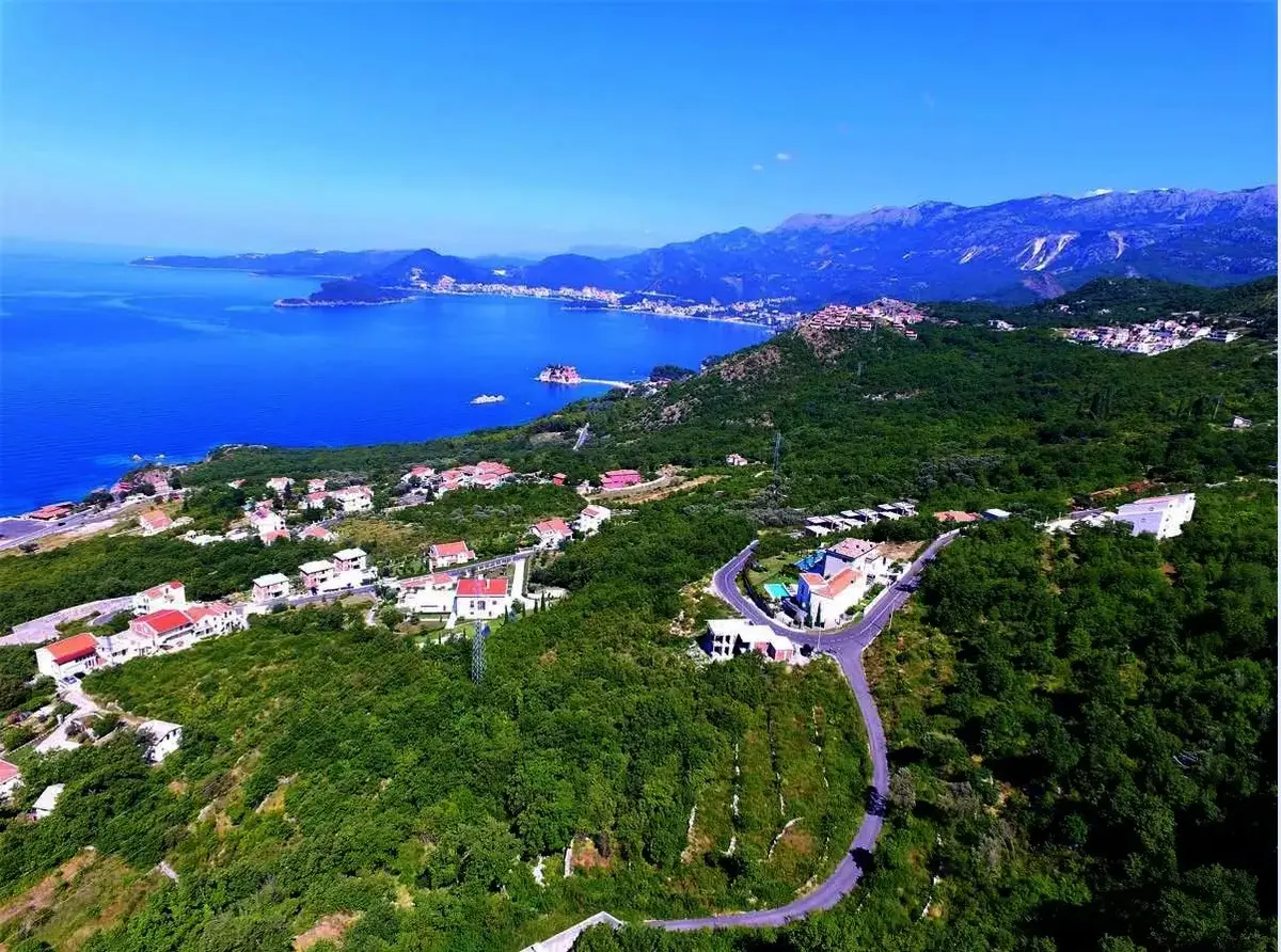 Oba placa su urbanizovana i posjeduju vodu i struju
