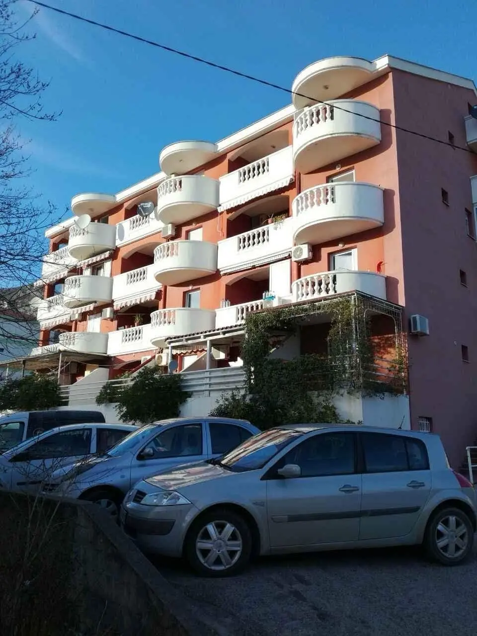 Zgrada u kojoj se nalazi stan Zgrada u kojoj se nalazi stan