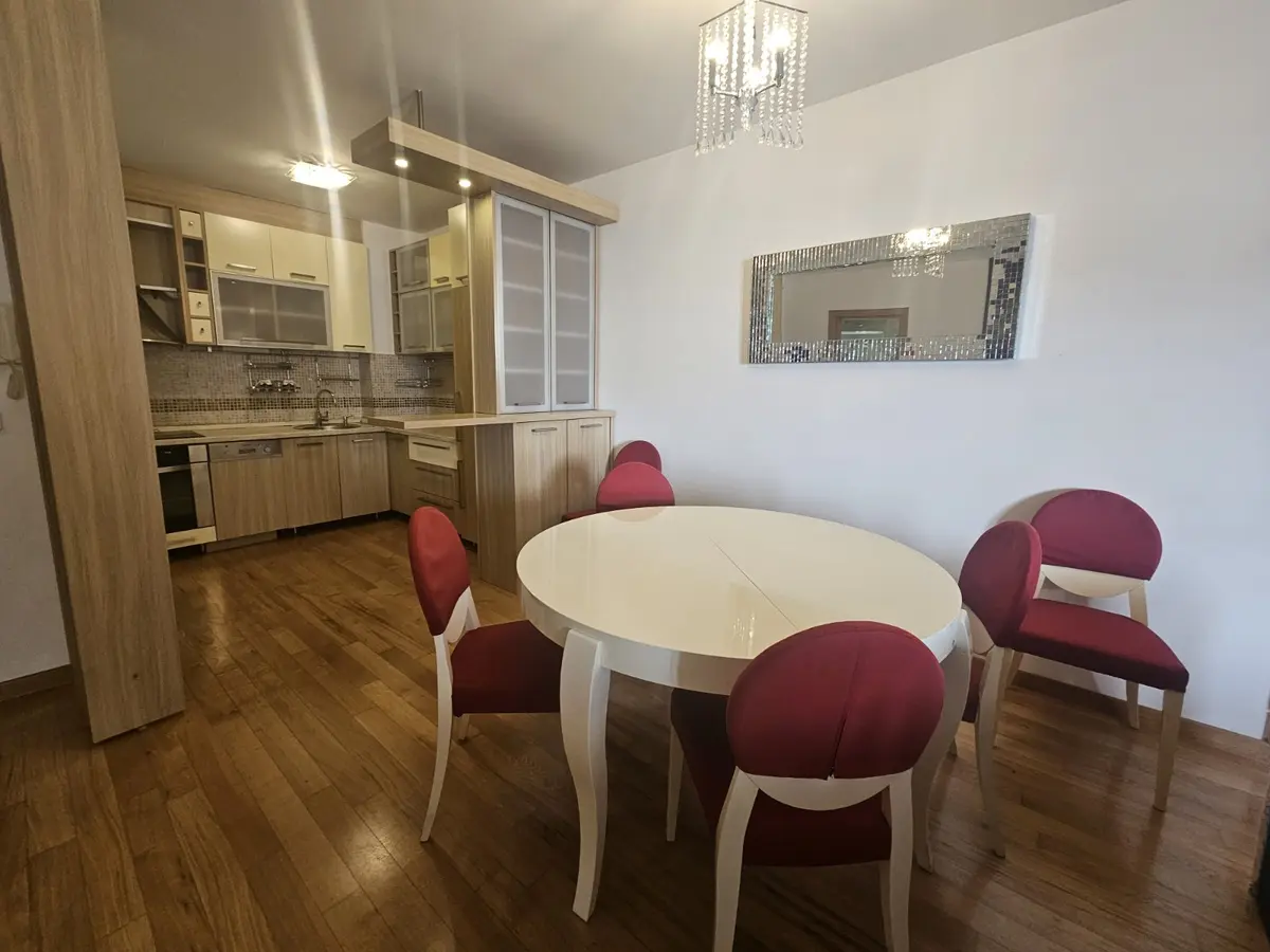 Kuhinja sa trpezarijom