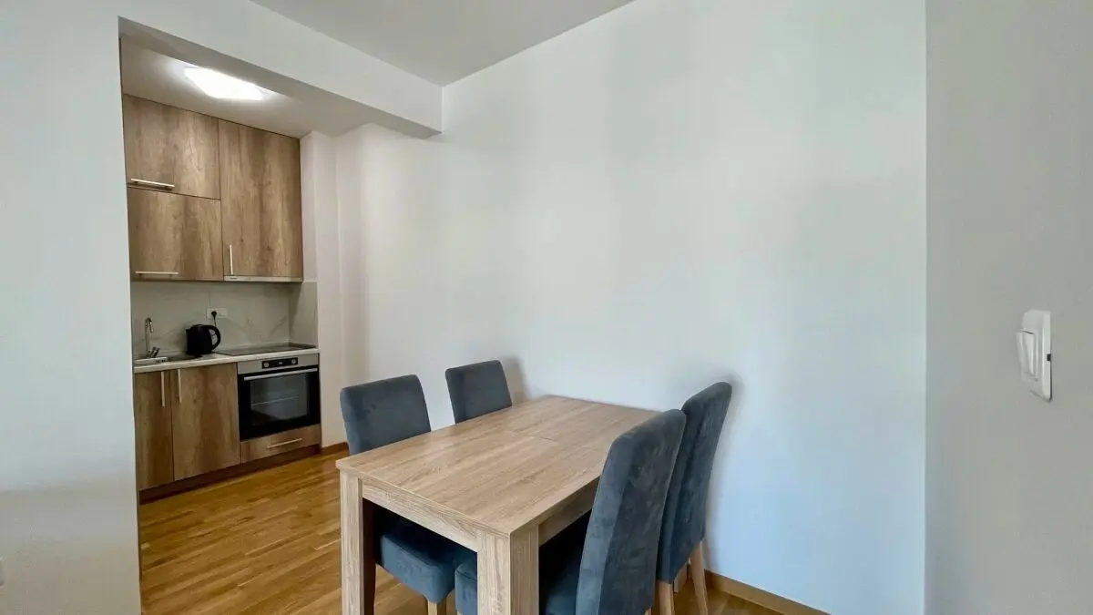 Kuhinja sa trpezarijom