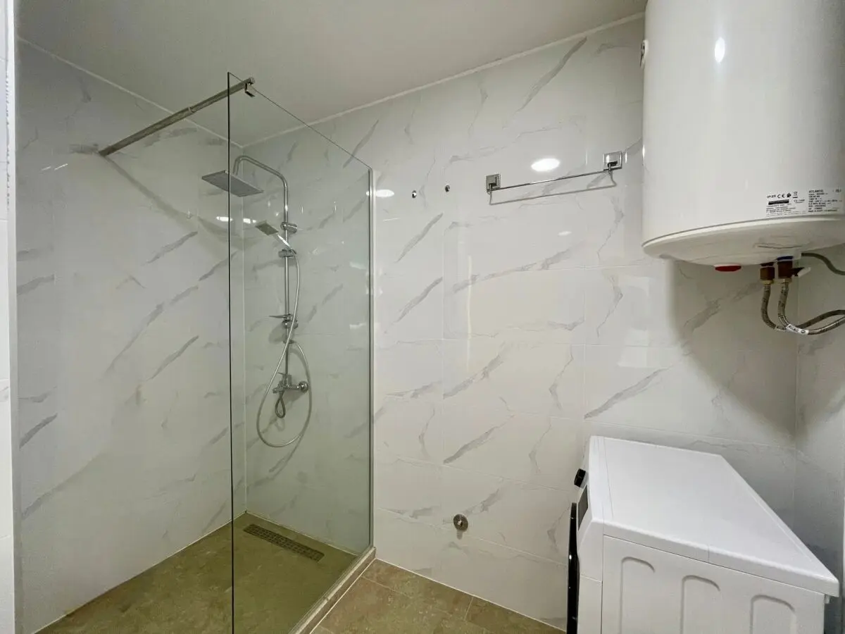 Dio kupatila sa tus kabinom