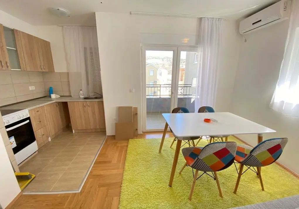 Kuhinja sa trpezarijom