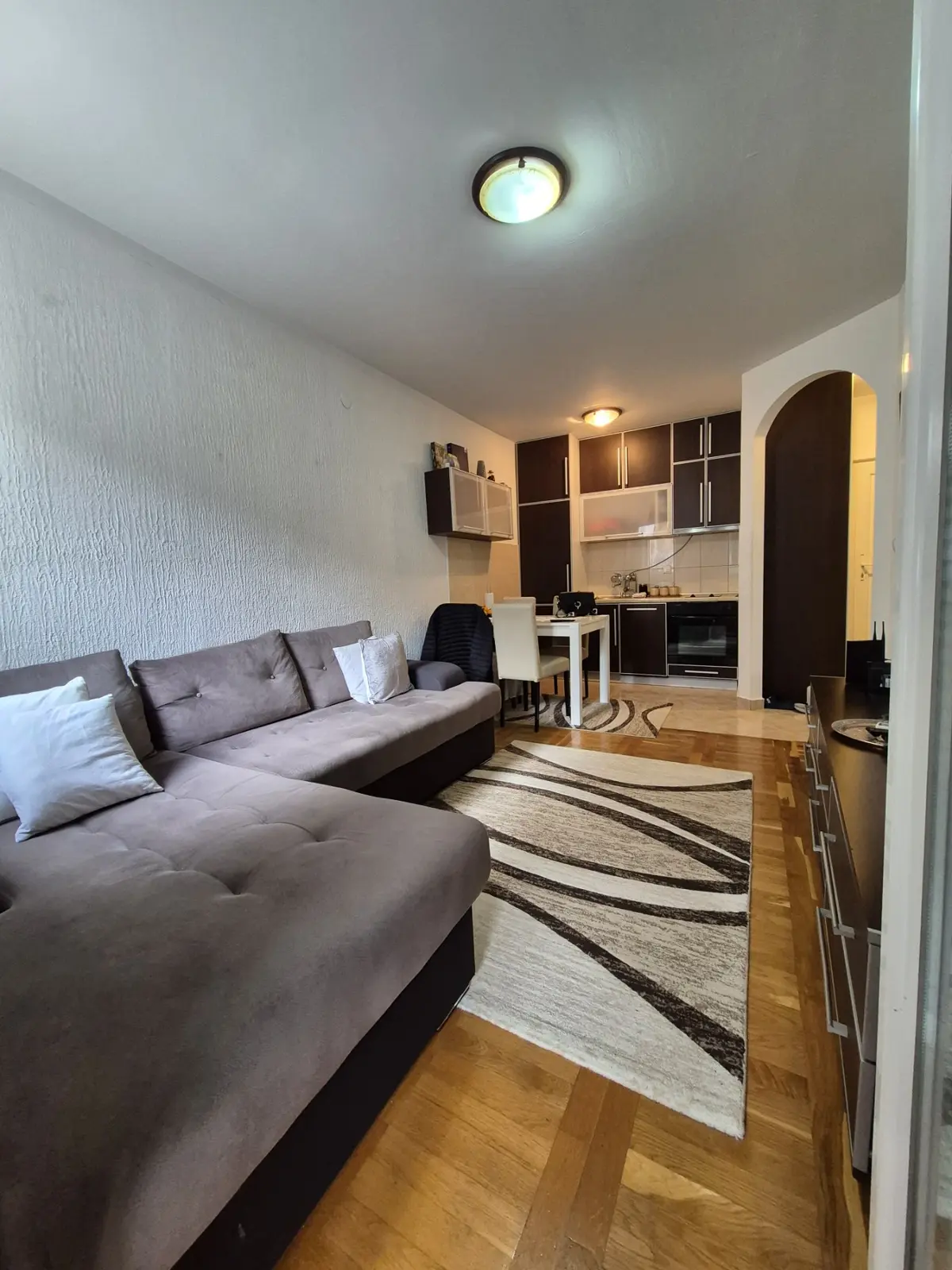 Dnevni boravak posmatrano sa terase