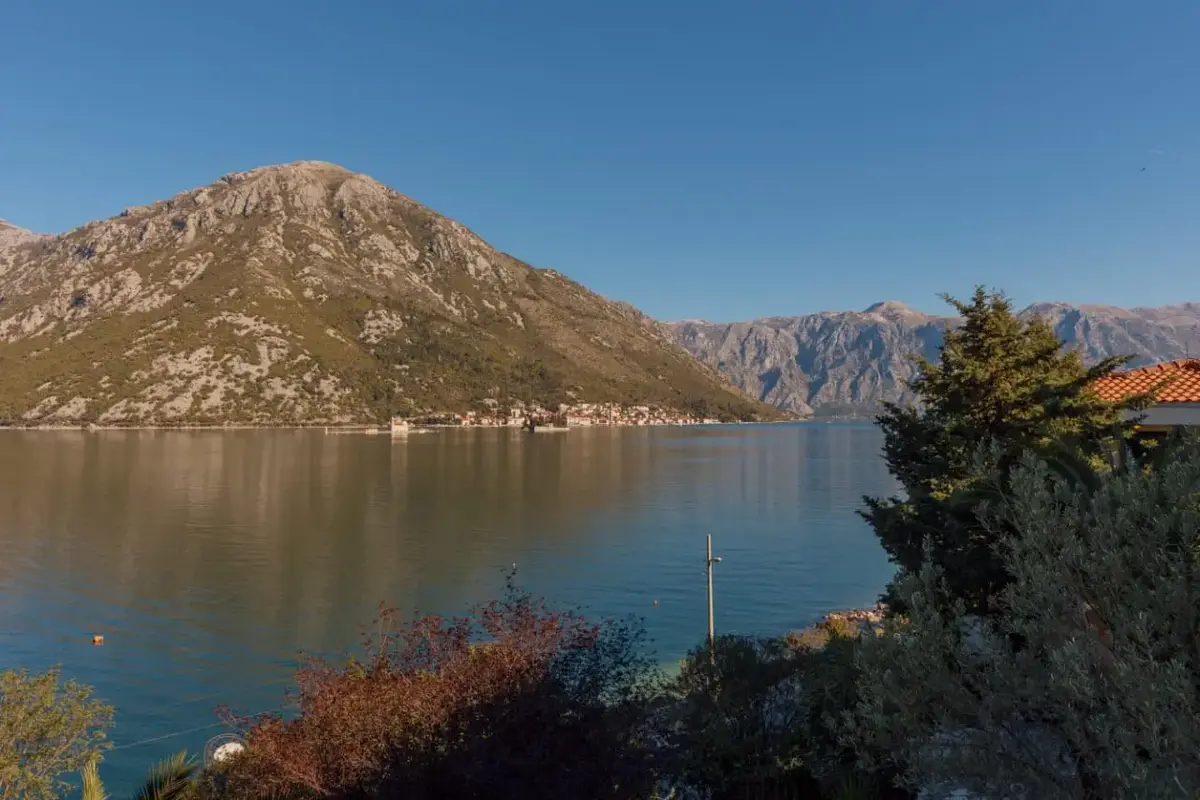 Stan posjeduje panoramski pogled na zaliv