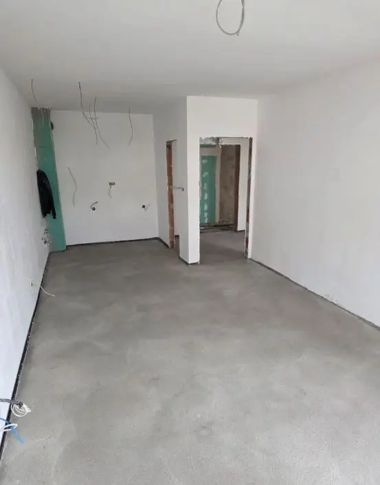 Dnevni boravak sa kuhinjom i trpezarijom