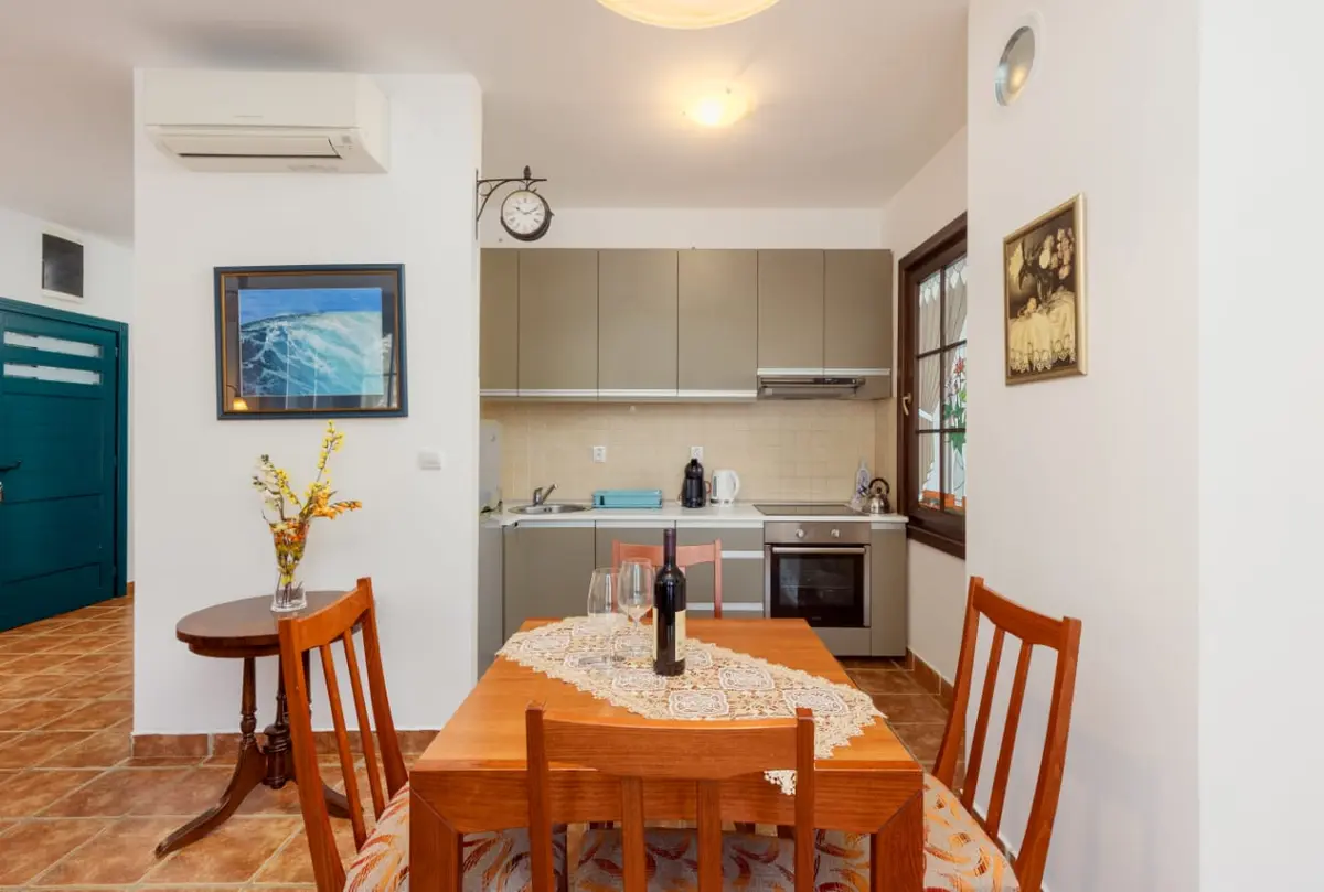 Kuhinja sa trpezarijom