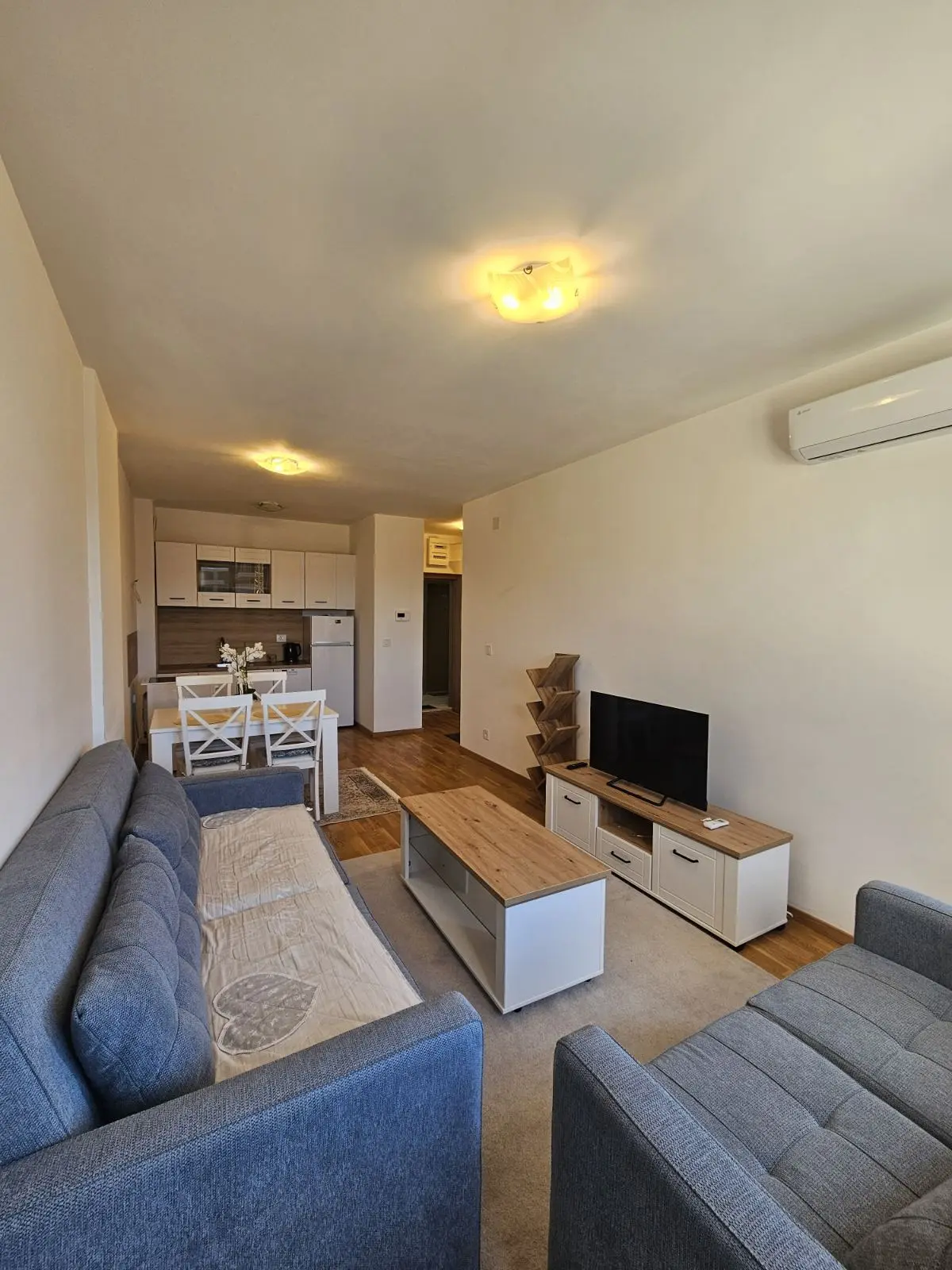 Dnevni boravak posmatrano sa terase