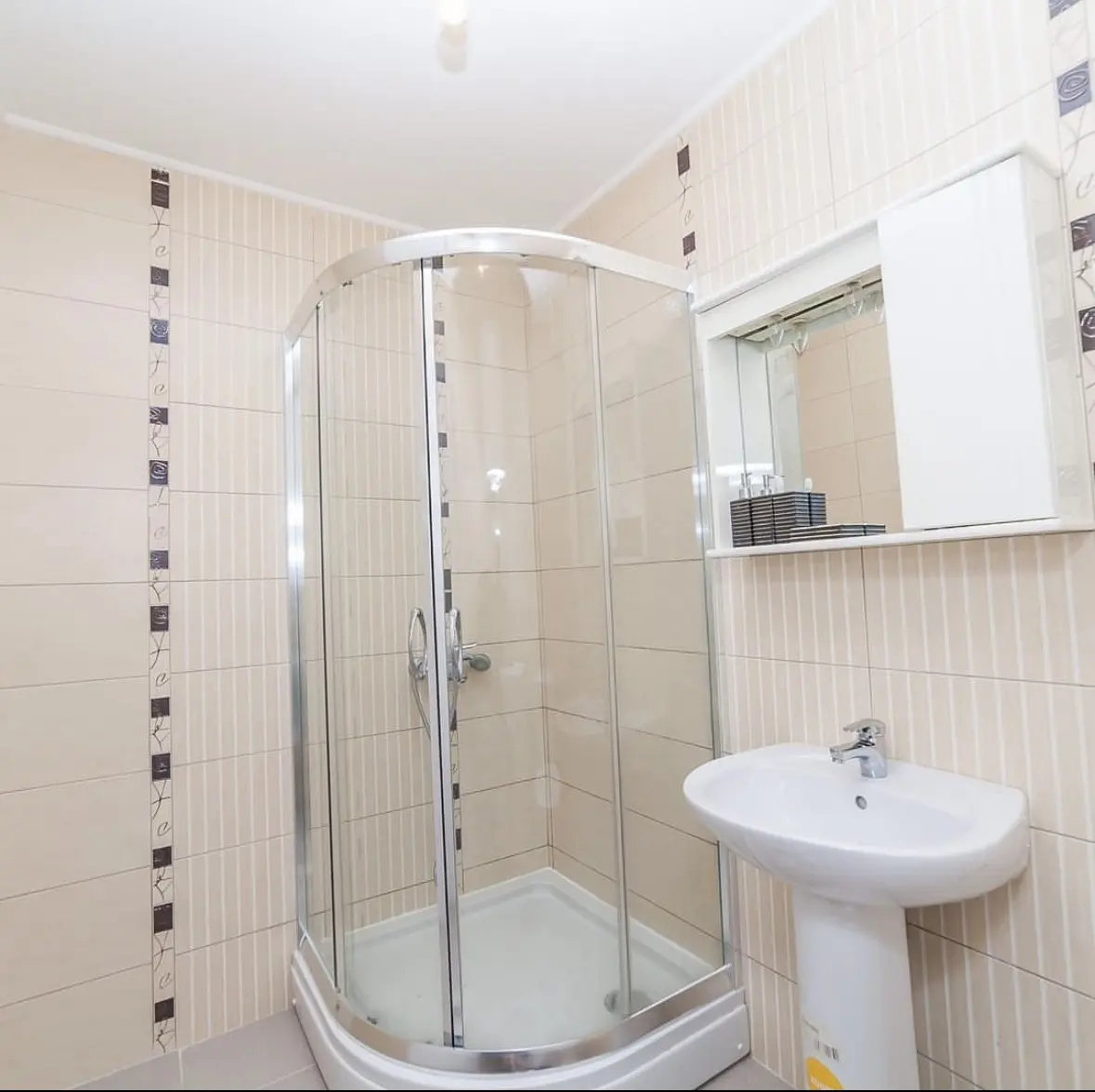 Dio kupatila sa tus kabinom