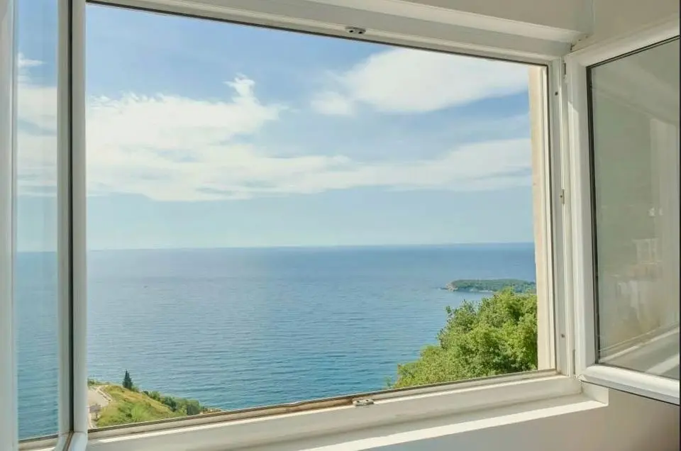 Svaka prostorija u stanu posjeduje pogled na more