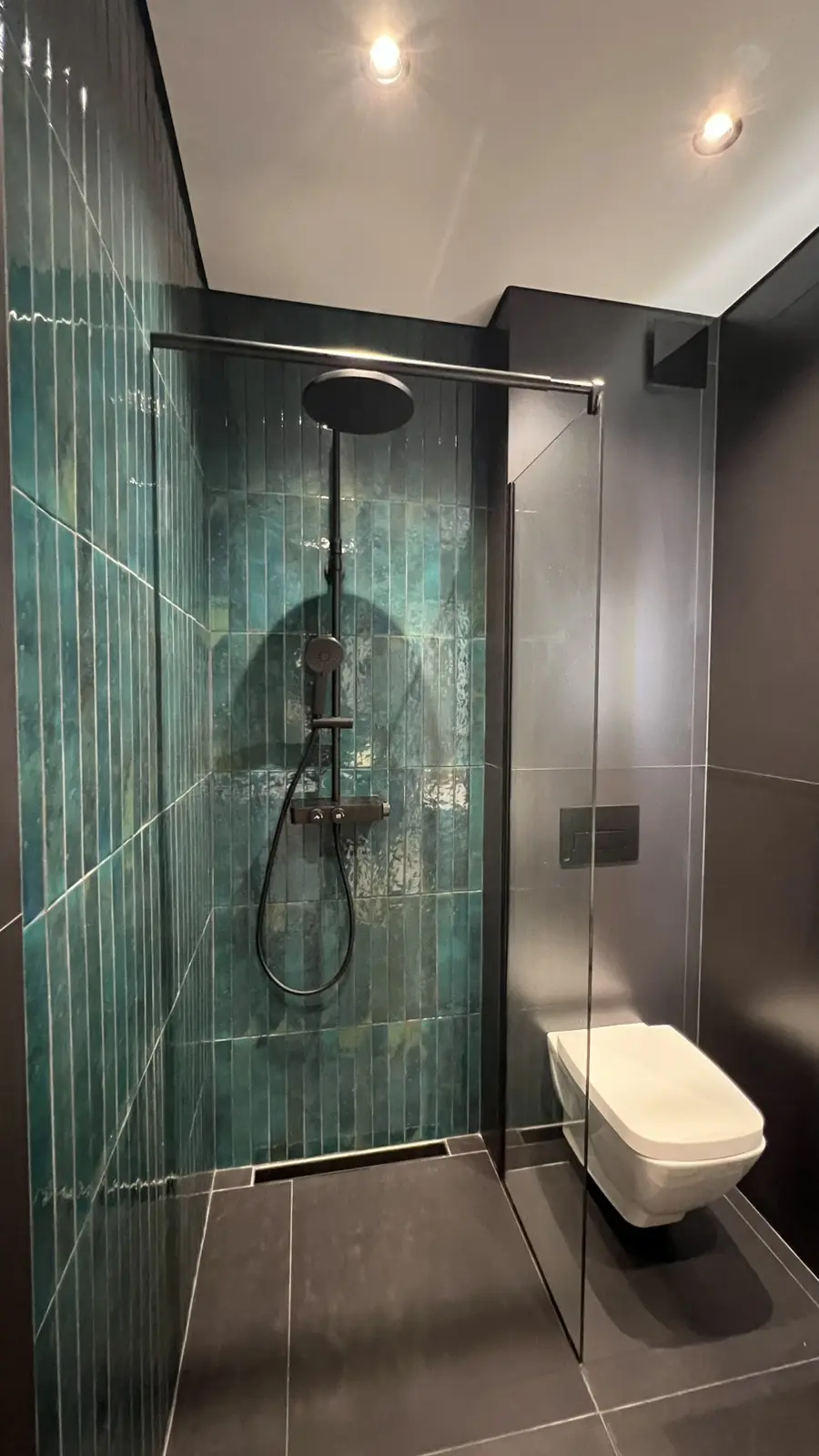 Dio kupatila sa tus kabinom