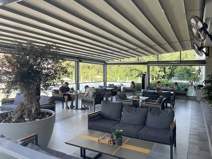 Restoran naciionalne kuhinje u sklopu kompleksa