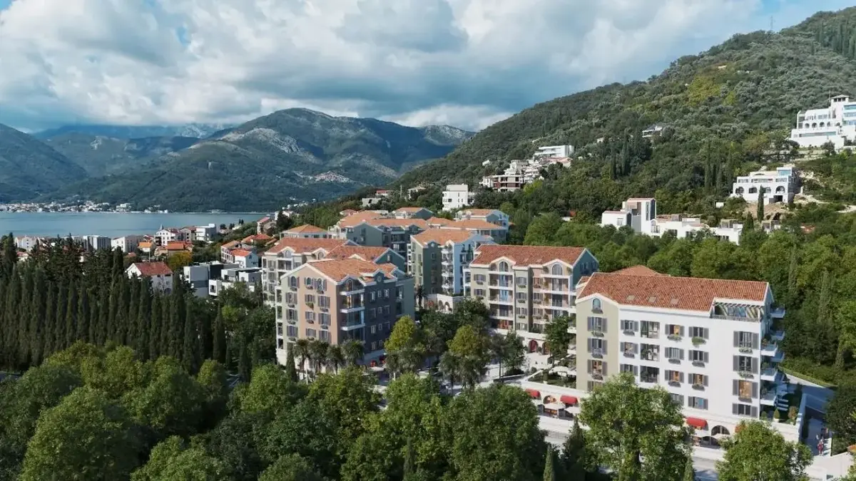 Kompleks se nalazi u Donjoj Lastvi