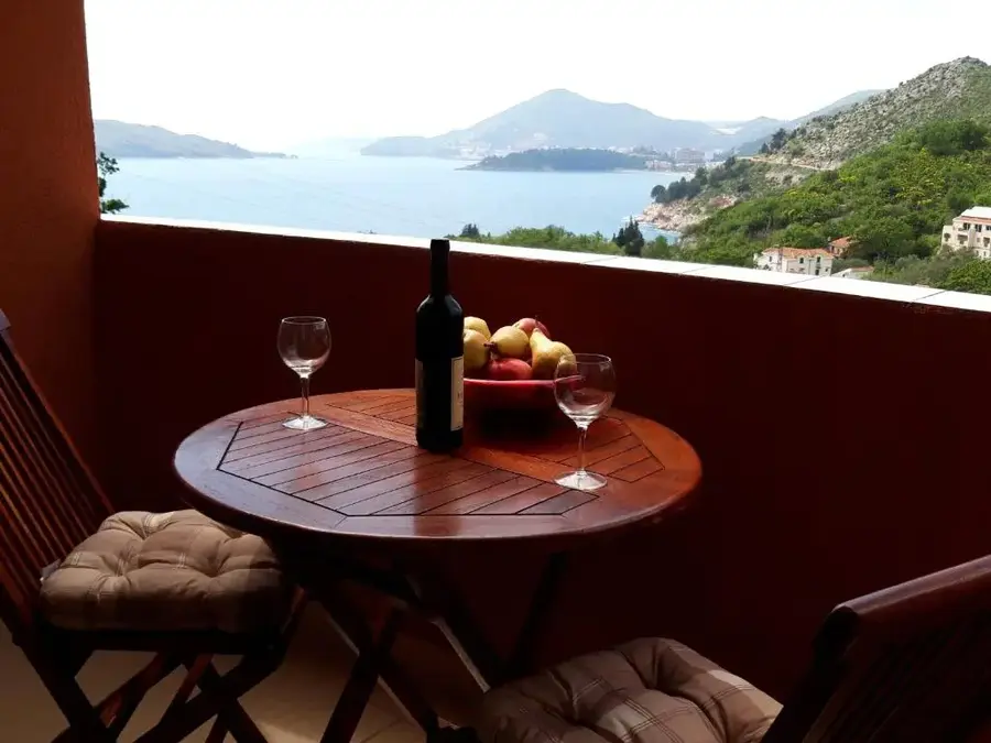 Svaki apartman posjeduje otvoren pogled na more