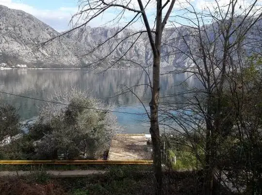 Zemljiste se nalazi na prvoj liniji do mora
