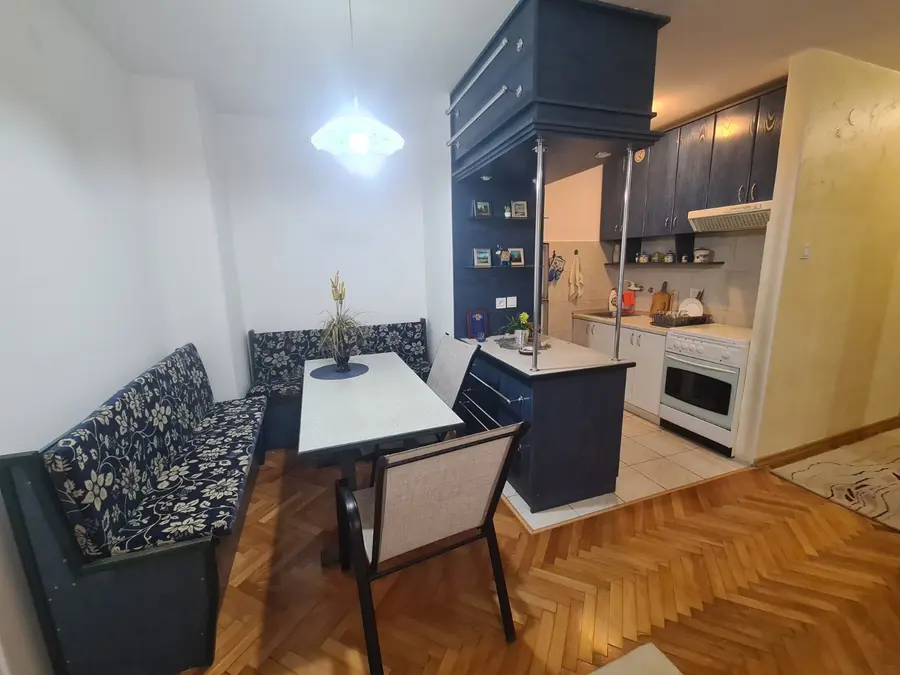 Kuhinja sa trpezarijom