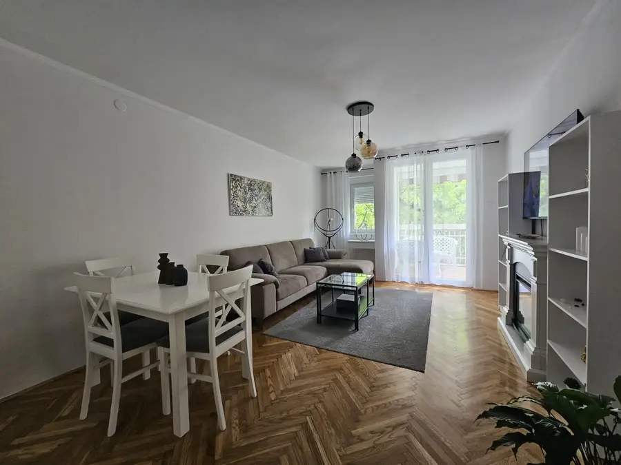 Dnevni boravak sa trpezarijom