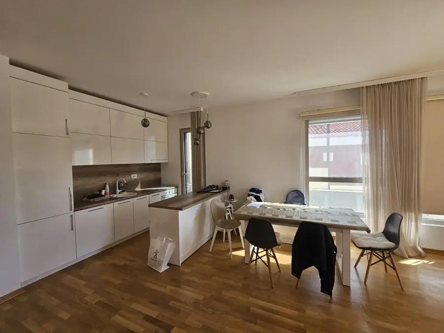 Kuhinja sa trpezarijom